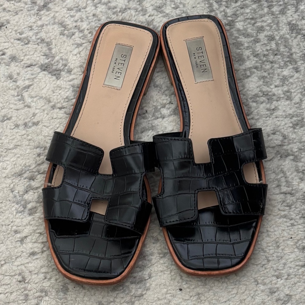 Steve Madden Croc Haydan Sandals
